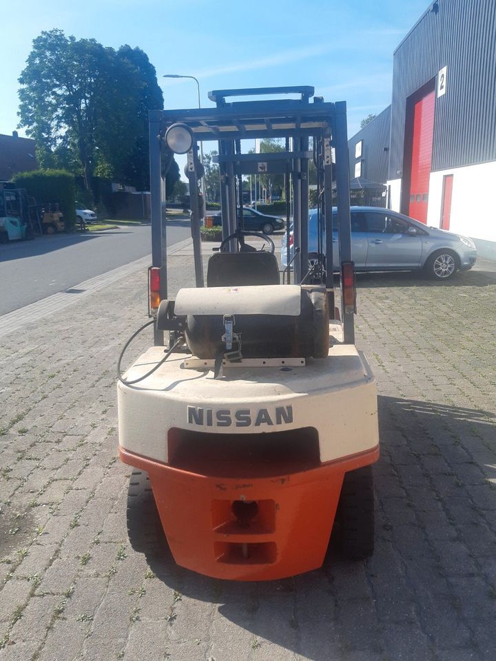 Gabelstapler Nissan 2,5 T. LPG. Seitenschiebe.Wie neu! in Nordhorn