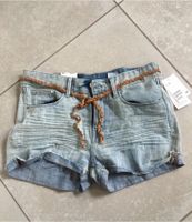 H&M Jeans Shorts hellblau mit Gürtel 36 S neu Bayern - Bayreuth Vorschau