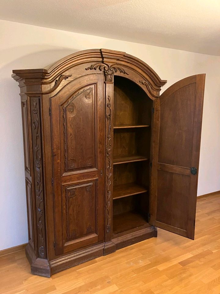 Wunderschöner Schrank, original erhalten, sehr gut gepflegt in Schrecksbach