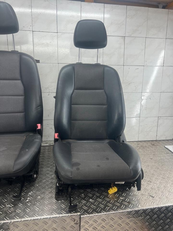 Fahrersitz Beifahrersitz Sitze vorne Mercedes C-Klasse W204 in Remscheid