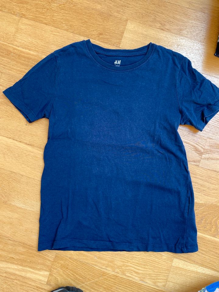 RESERVIERT 8 T-Shirt kurzarm Shirts Sterne Rakete (Gr 122/128) in Hamburg