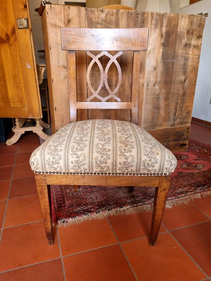 Stuhl aus Holz in Reichelsheim (Odenwald)