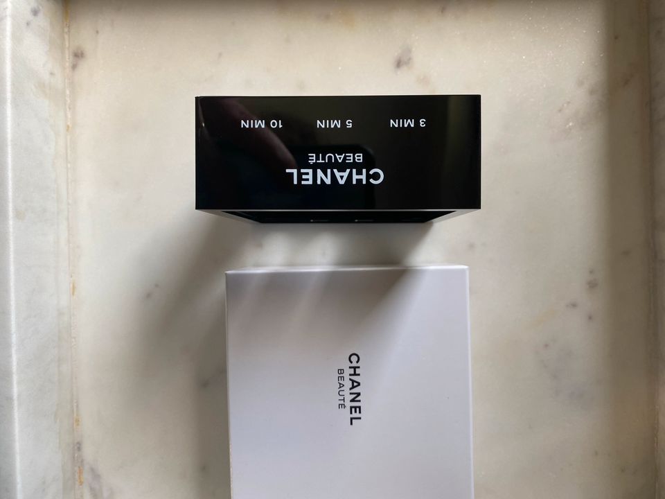 Chanel Beauty VIP Geschenk Sanduhr Skin care Hautpflege in Berlin