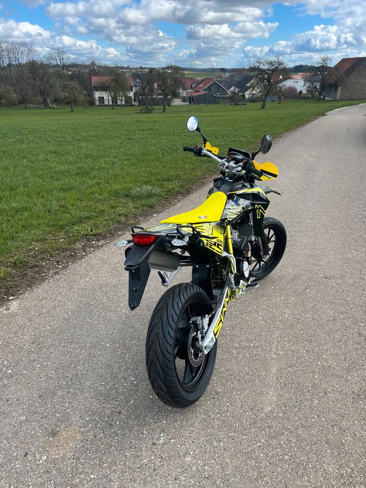 SWM SM 125 R *2024*NEUFAHRZEUG*LED*ABS*SUPERMOTO*NO FANTIC,BETA, in Geislingen an der Steige