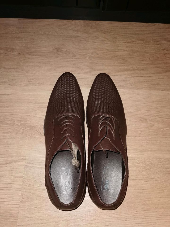 Elegante Schuhe aus braunem Kunstleder (NEU!) in Bottrop