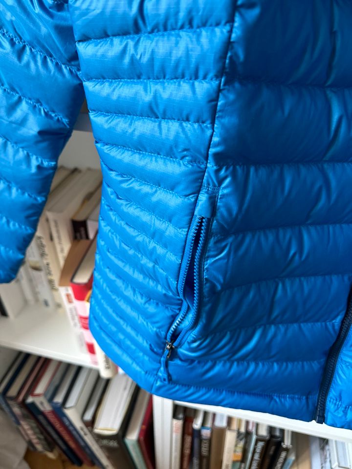 PATAGONIA Women’s Daunenjacke blau L Übergangsjacke in Berlin