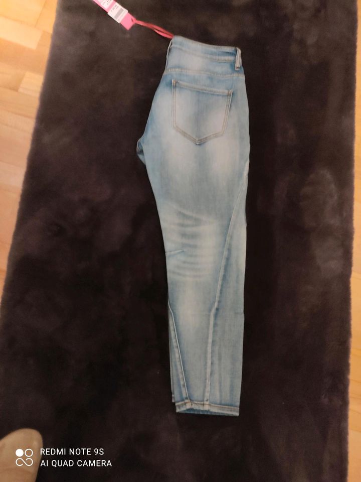 Sexy Woman Jeans mit Strassflügeln neu in Langsur