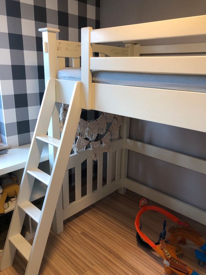 Massiv Hochbett Bett Kinderbett in Langerwehe