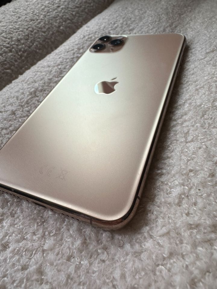 iPhone 11 Pro Max 64GB Gold in Berlin