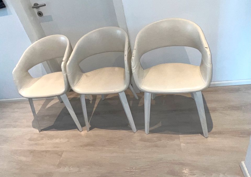 3 Stühle weiß Lederoptik zu verschenken in Stuttgart