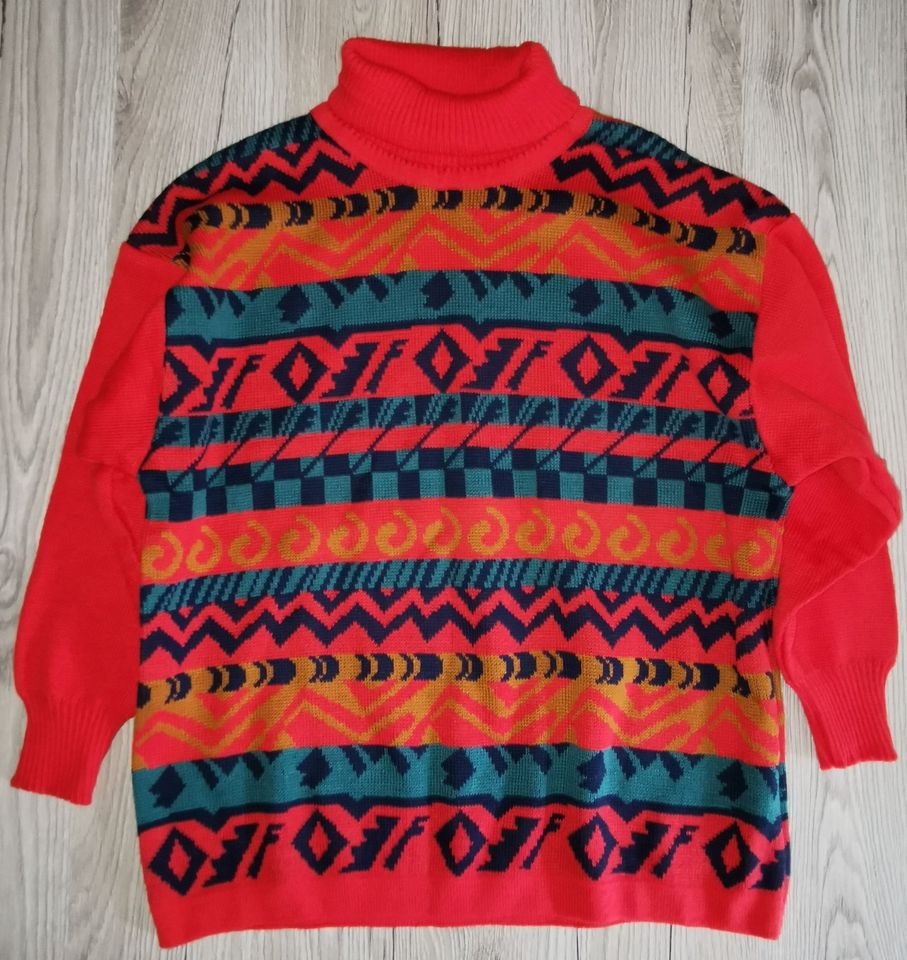 Rollkragen Pullover rot mit Muster - Gr. 116 in Rellingen