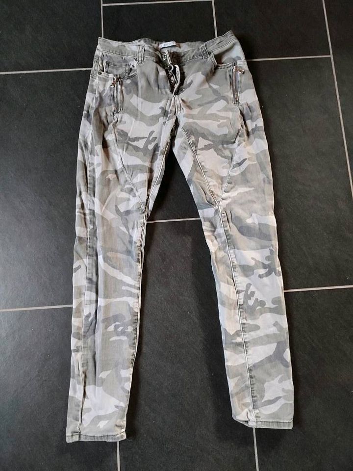 Camouflage Damen Hose M in Birkenau