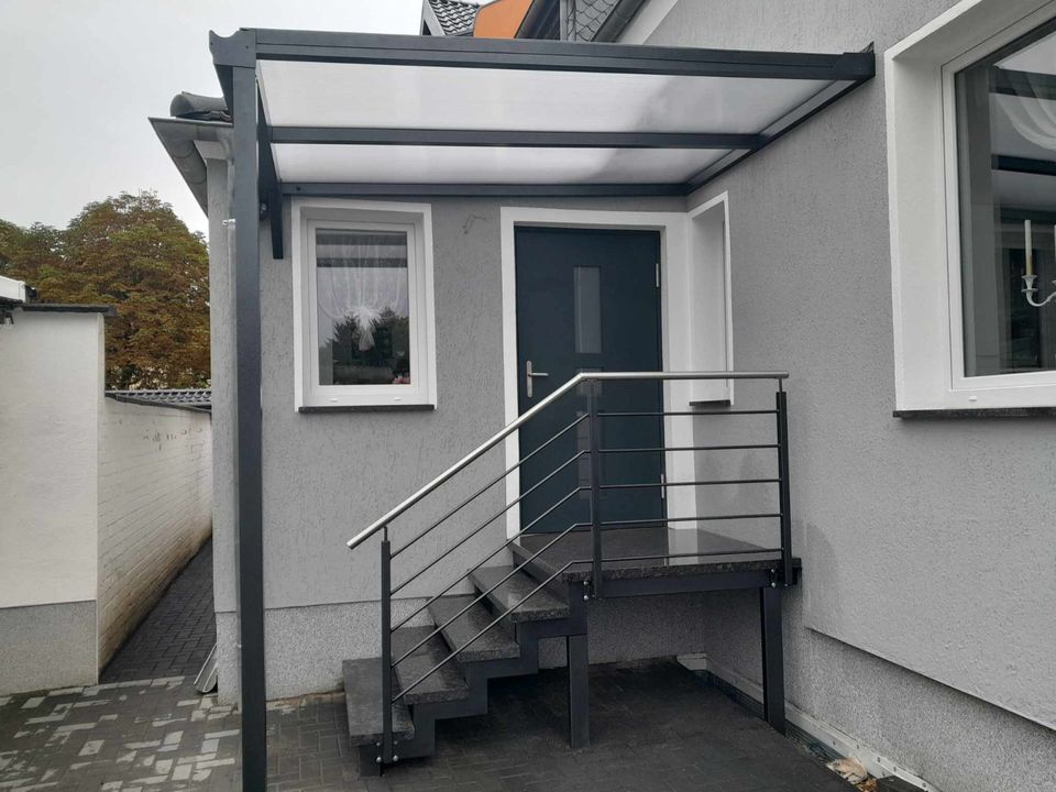 Vordach, Eingangstreppe, Balkon, Treppen in Wilhelmshorst