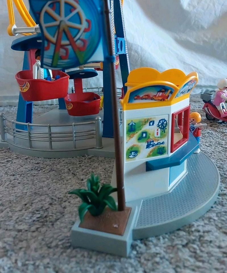 Playmobil  Riesenrad Ritter Spielplatz Rollerfahrer in Weingarten (Baden)