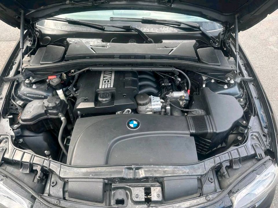 BMW 118i Cabrio LCI Scheckheft volle Ausstattungen in Essen
