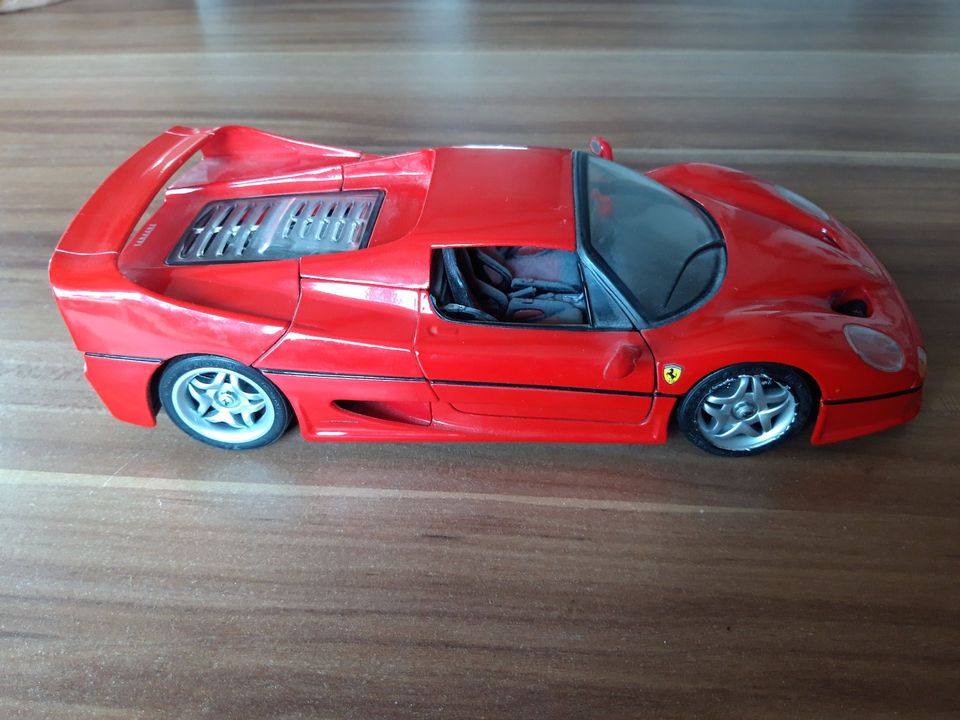 Modellauto Ferrari F50 1/18 BURAGO Vitrinenmodell in Syrgenstein