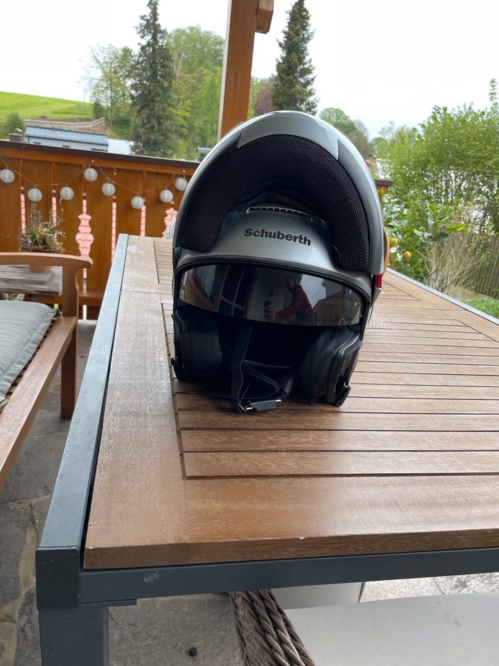 Schuberth Motoradhelm Silber Größe 56/57 in Herrsching