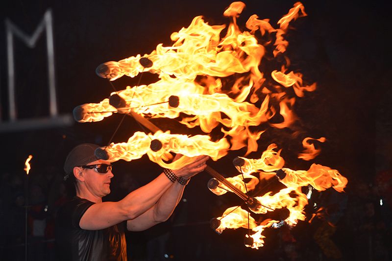 Feuer- oder LED-Show mit MR FIREMAN  Das Highlight auf jedem Fest in Eilenburg