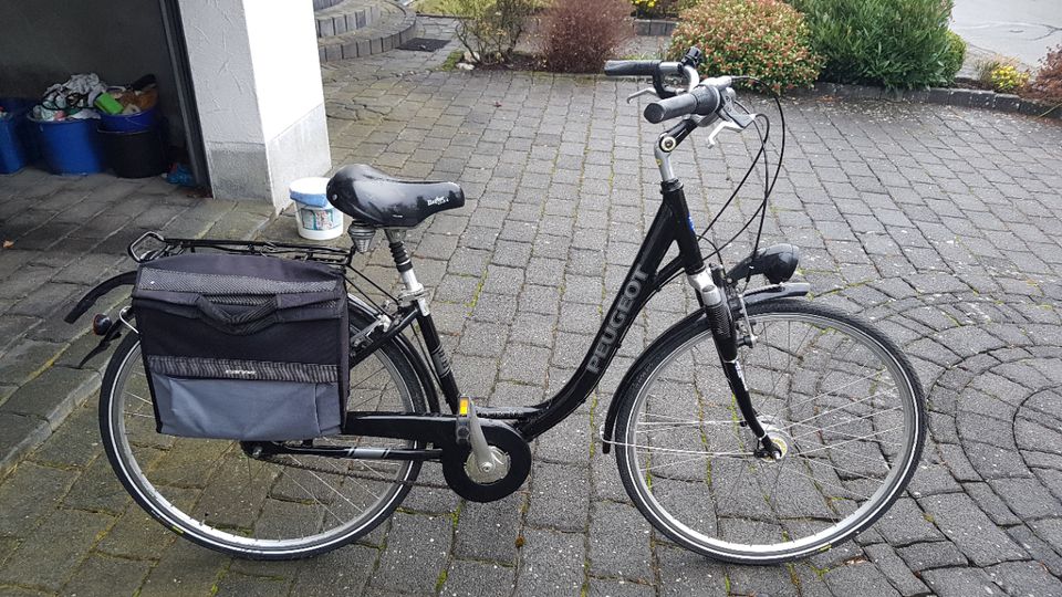 Peugeot Damen City Bike Fahrrad in Masburg