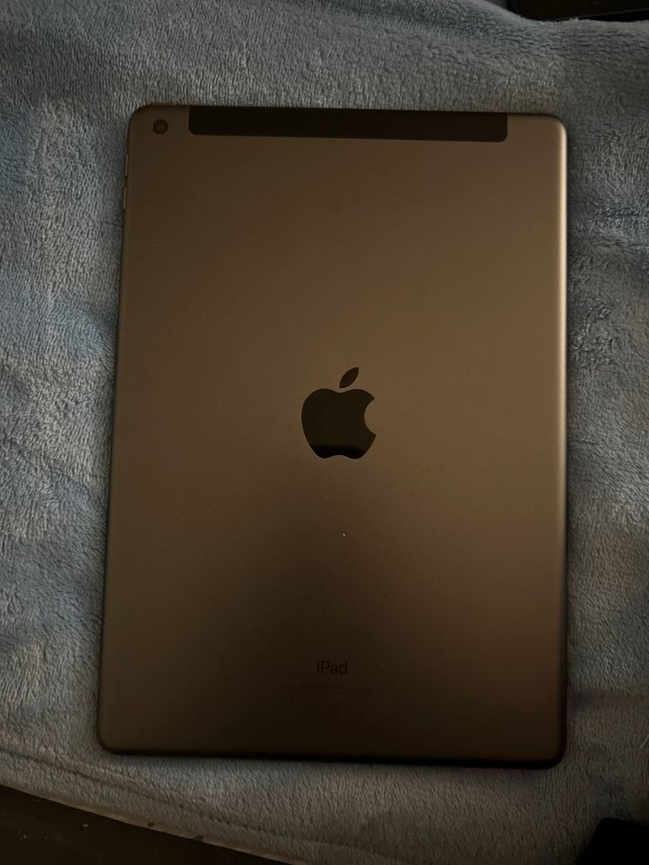 iPad 9th Generation & IPhone 12 in Würzburg