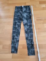 Leggings grau Batikmuster Gr. 152 Baden-Württemberg - Asperg Vorschau