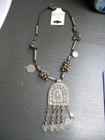 Mode Halskette Metall, silber, neu, schwer mit Steinchen Collier Bayern - Haselbach b. Mitterfels Vorschau