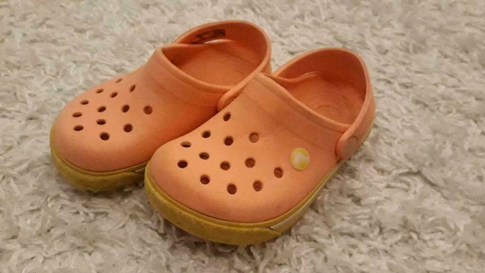 Div. Kinderschuhe Gr.23, Winterschuhe, Turnschuhe, Haus, crocs in Wuppertal