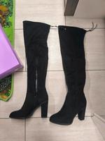 Stiefel Overknee schwarz neuwertig in 41 Nordrhein-Westfalen - Mettmann Vorschau