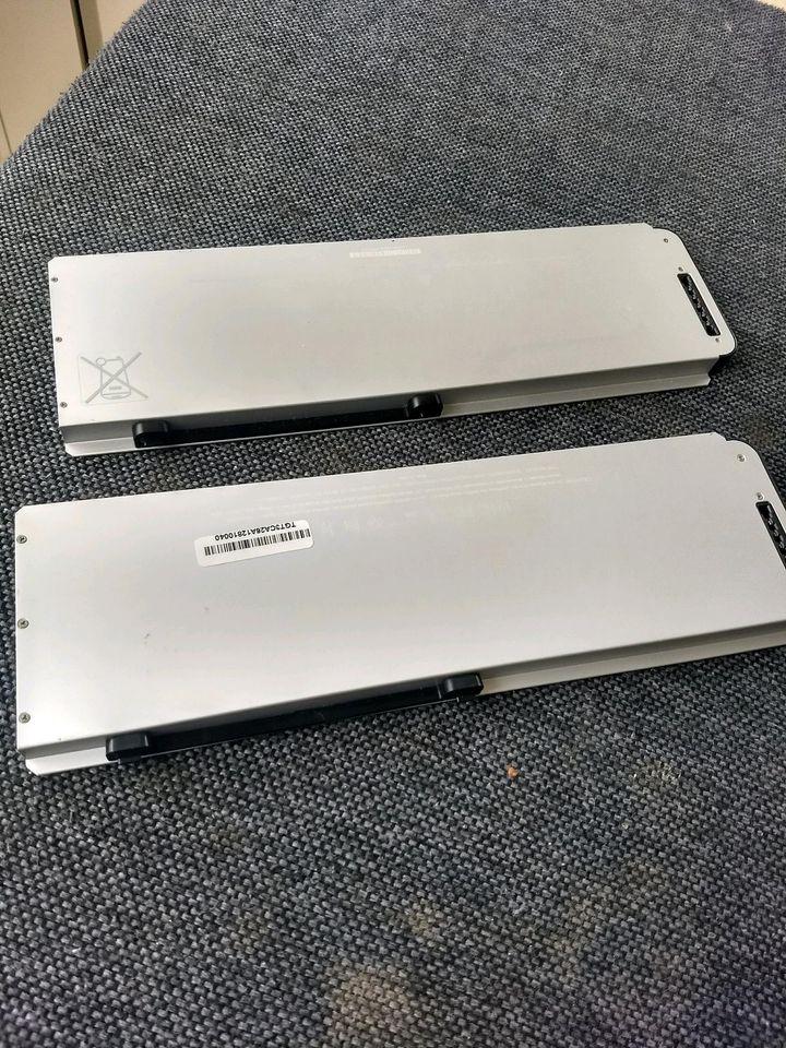 2x Akku Apple 2008 Macbook Pro 15" Alu A1281 A1286 in Dresden