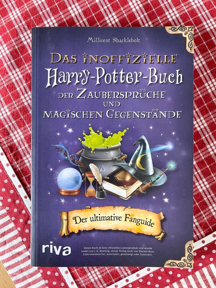 Harry Potter Buch Zaubersprüche und magische Gegenstände in Gaukönigshofen