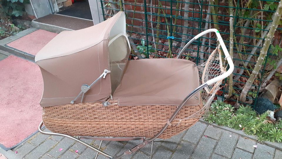 Vintage Korb Puppenwagen in Möser