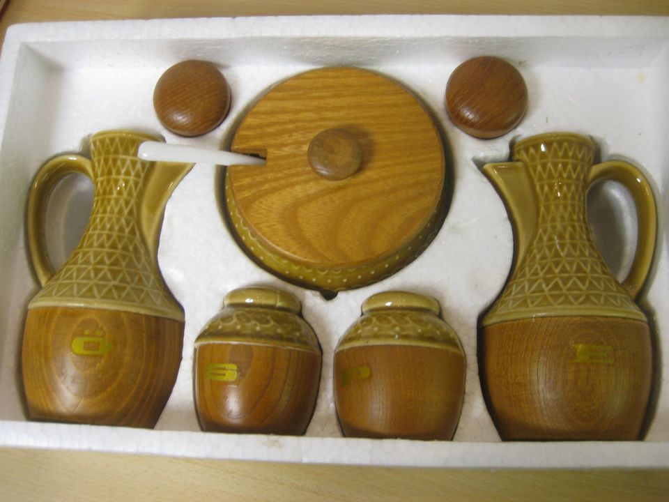 Tafel Set Essig und Öl Salz ,Pfeffer, und Schale in Maselheim