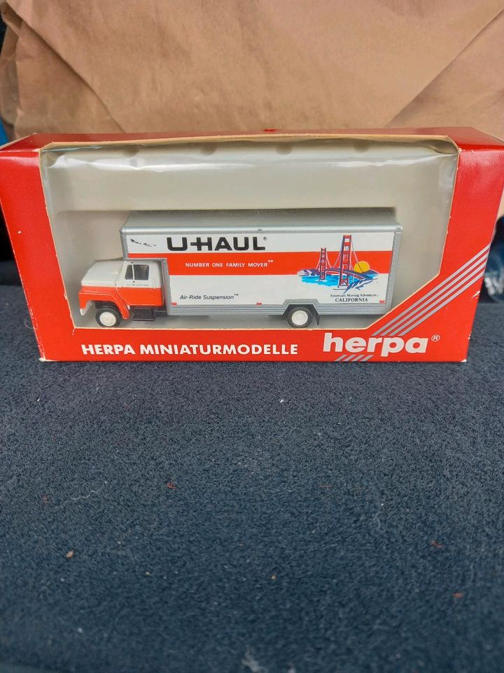 Herpa US Truck U Haul California 1:87 . Condition is Neu. in Baunatal