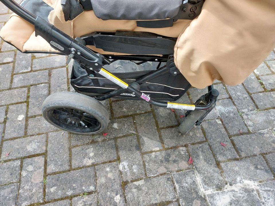 Emmajunga Kinderwagen mit 2 passenden Babywannen &  Buggyaufsatz in Göttingen