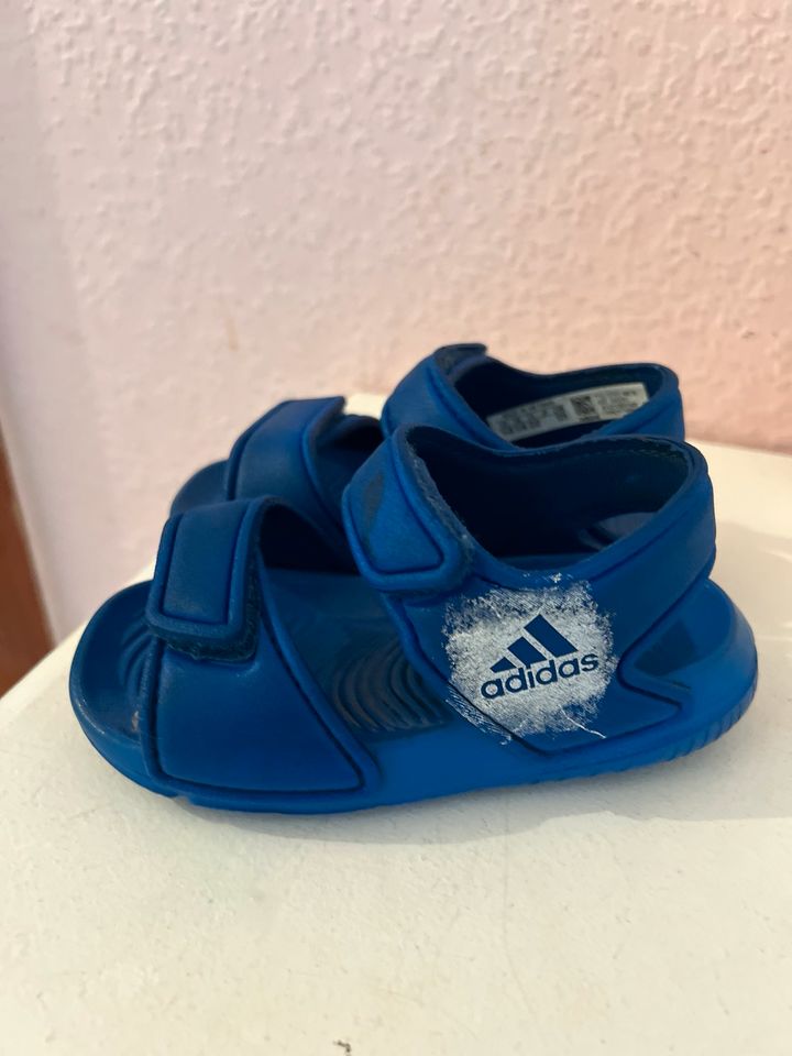 Sandalen Badeschuhe Adidas 22 in Gelsenkirchen