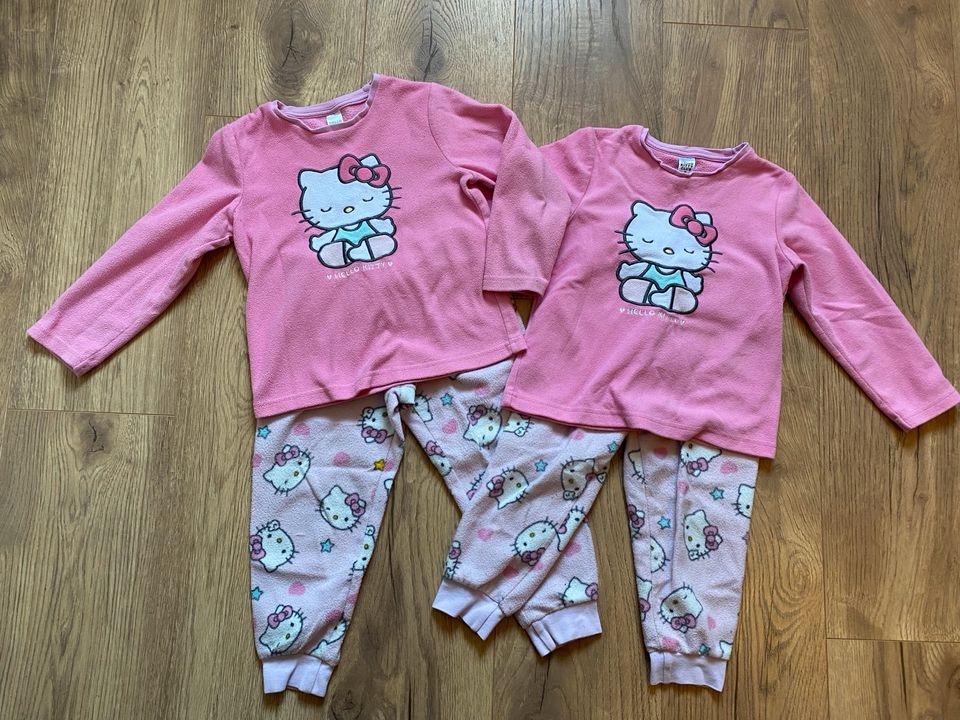 2x Fleece Pyjama Hello Kitty Zwillinge Kuschelig! 104 in Niederkrüchten