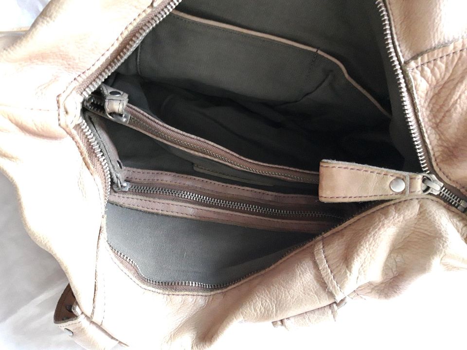 Liebeskind mittelgroße Leder Handtasche mit Schultergurt in Hamburg