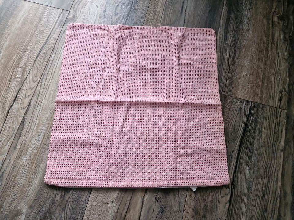 Ikea Kissenbezug 50x50cm yperlig rosa gepunktet in Bad Lippspringe