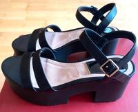 Stradivarius Damen PLATEAU SANDALEN Gr. 39 Schwarz Riemchen Neustadt - Buntentor Vorschau