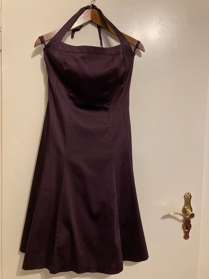 Montego Ballkleid bordeauxrot Neckholder kurz/mittellang Gr. 36 in Düsseldorf