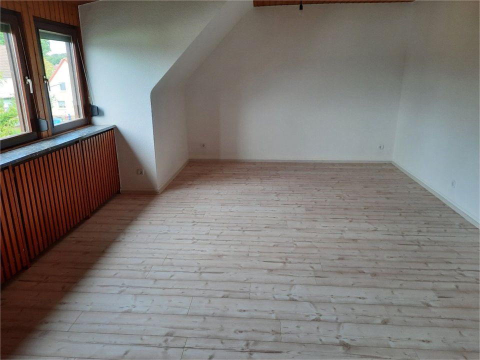 Erstbezug, renovierte, 3-4 Zimmer-Wohnung, Bad u. Küche neu, Garage, in Obertshausen in Obertshausen