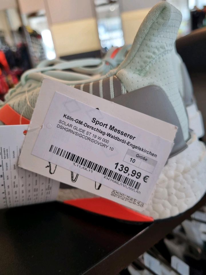 Damen Adidas Schuh Größe 44 NEU in Gummersbach