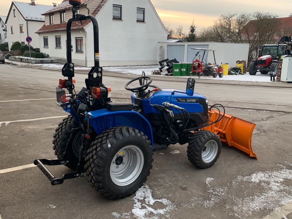 Solis 20 mit Schneeschild Traktor in BadenWürttemberg Aalen
