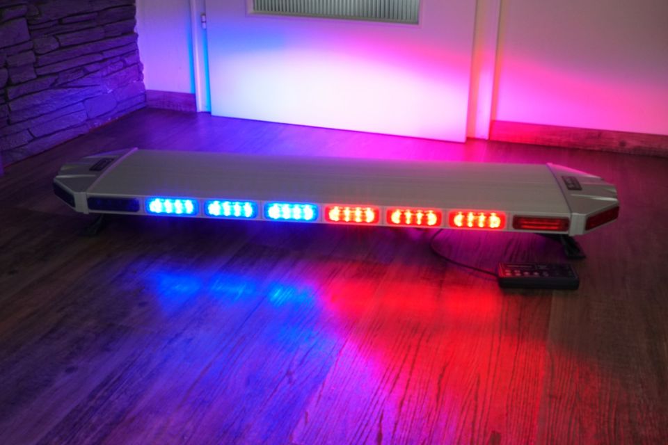 Amerikanischer Blaulichtbalken LED | USA Police Light Bar 12V in Dettingen an der Erms