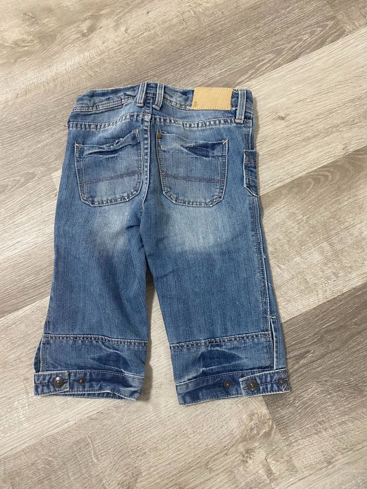 Jeansshorts Gr 122 + T-Shirt Gr 122/128 für 4,50 Euro!!! in Barbing