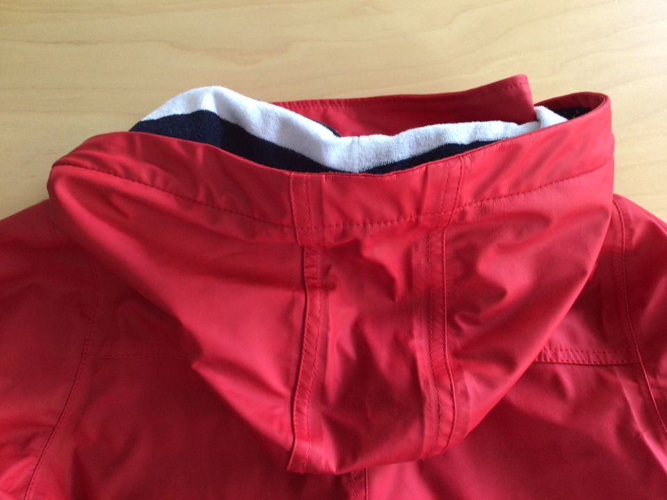 Hatley ⭐️ Regenjacke tomatenrot Gr. 146 152 ⭐️ Super Zustand in Frankfurt am Main