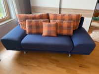 Rolf Benz Couch dunkelblau mit orangen Kissen Bayern - Baldham Vorschau
