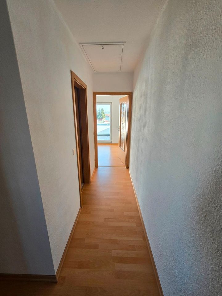 1 Raum Dachgeschosswohnung mit Balkon & Wanne in Irxleben in Irxleben