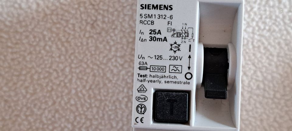 2 Siemens FI-Schalter 4pol, 1pol 6SMI1 642-6  5SM1 312-6 in Harrislee