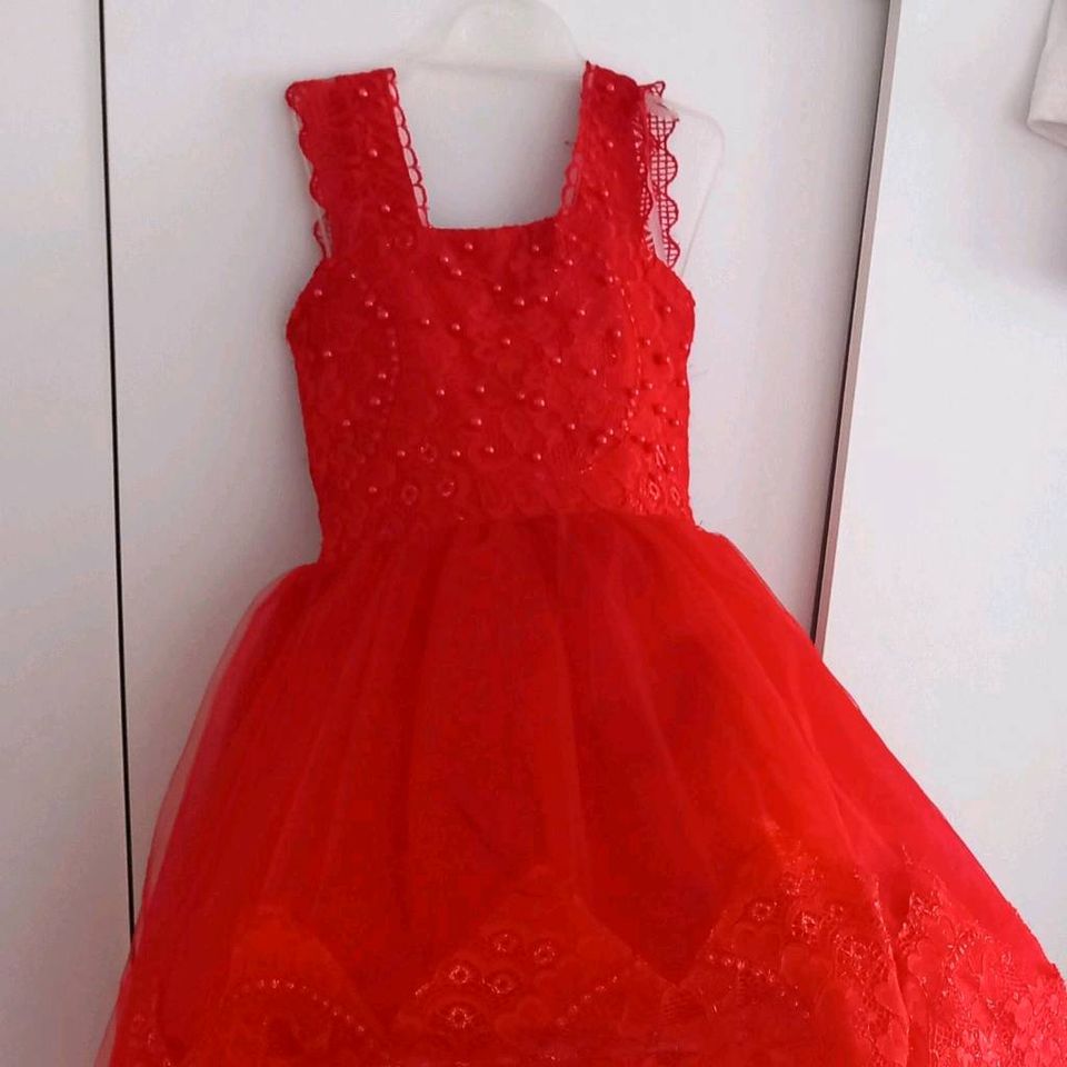 Kleid für Mädchen von 2 bis 3 Jahren zu verkaufen in Arnsberg